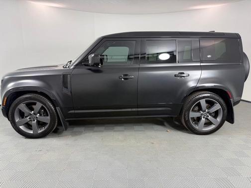 2024 Land Rover Defender P525 V8