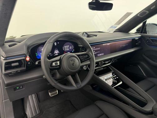 2025 Porsche Macan Electric Turbo