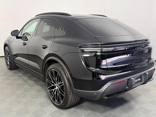2025 Porsche Macan Electric Turbo