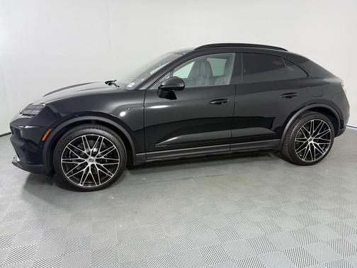 2025 Porsche Macan Electric Turbo