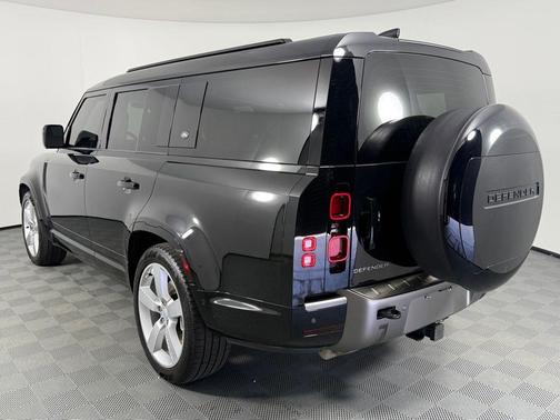 2024 Land Rover Defender P400 X-Dynamic SE