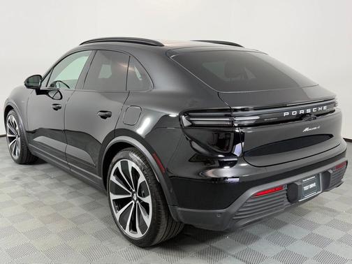 2024 Porsche Macan 4