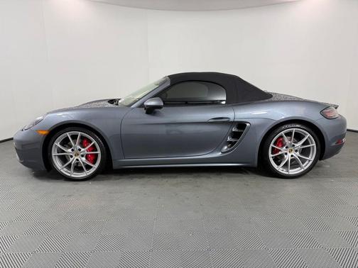 2025 Porsche 718 Boxster S