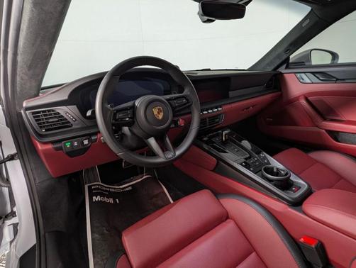 2025 Porsche 911 Carrera 4 GTS