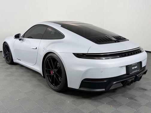 2025 Porsche 911 Carrera 4 GTS