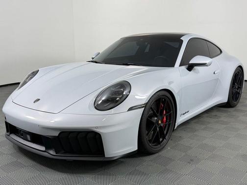 2025 Porsche 911 Carrera 4 GTS