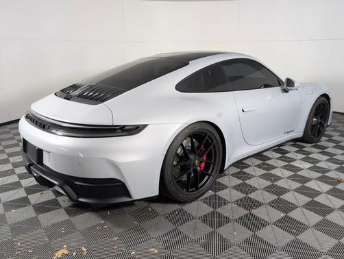 2025 Porsche 911 Carrera 4 GTS