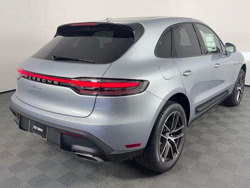 2025 Porsche Macan Base