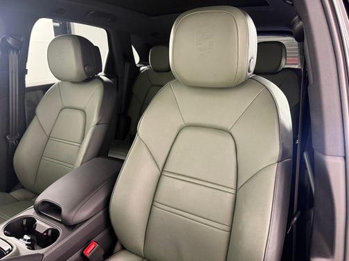 2024 Porsche Cayenne S