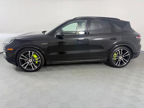 2025 Porsche Cayenne E-Hybrid AWD
