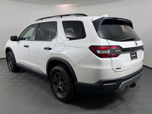 Platinum White Pearl 2023 Honda Pilot TrailSport