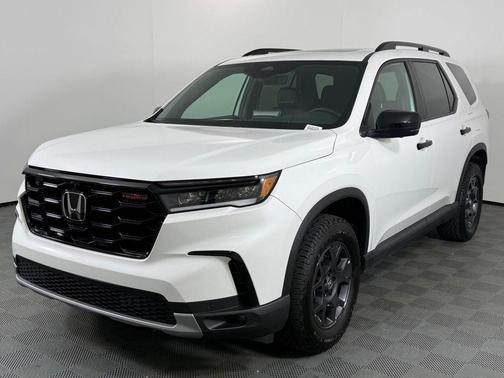 Platinum White Pearl 2023 Honda Pilot TrailSport