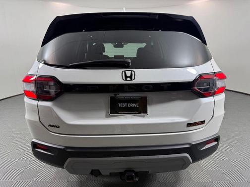 Platinum White Pearl 2023 Honda Pilot TrailSport