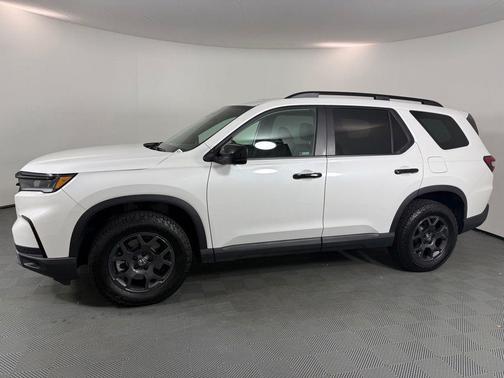Platinum White Pearl 2023 Honda Pilot TrailSport