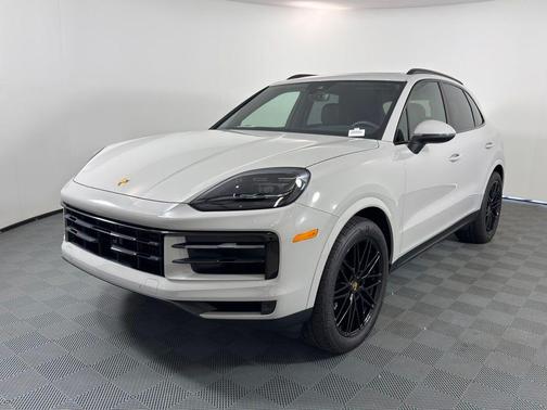Chalk 2024 Porsche Cayenne Base