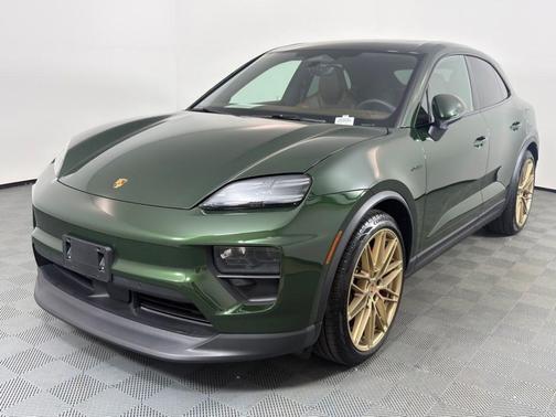 Oak Green Metallic 2025 Porsche Macan 4S