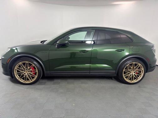 Oak Green Metallic 2025 Porsche Macan 4S