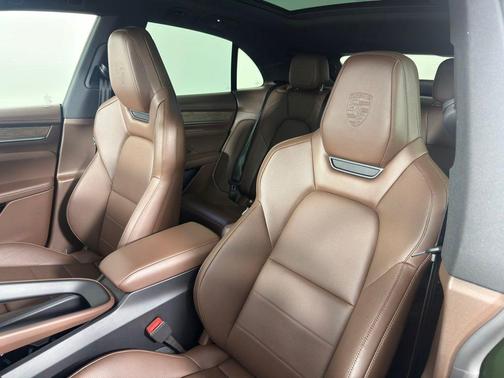 Oak Green Metallic 2025 Porsche Macan 4S