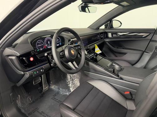 2026 Porsche Panamera 4