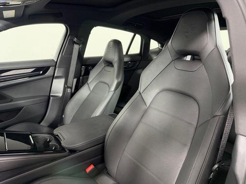 2026 Porsche Panamera 4