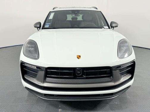 2025 Porsche Macan T