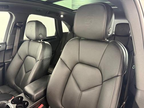 2025 Porsche Macan T