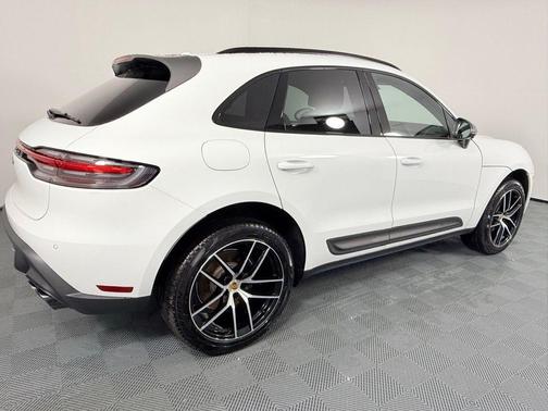2025 Porsche Macan T