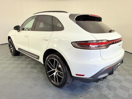 2025 Porsche Macan T