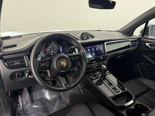 2025 Porsche Macan T