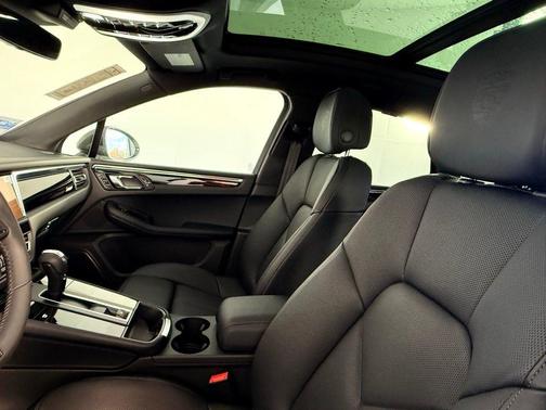 2025 Porsche Macan T
