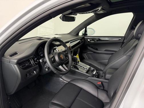 Carrara White 2026 Porsche Macan Base