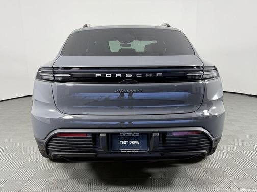 2026 Porsche Macan 4