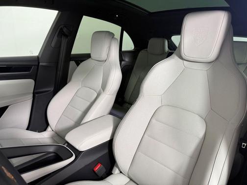 2026 Porsche Macan 4