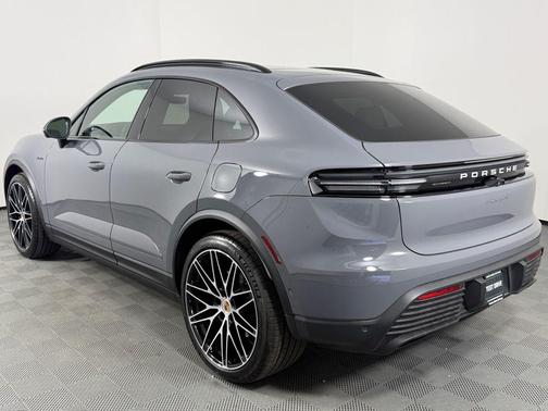 2026 Porsche Macan 4