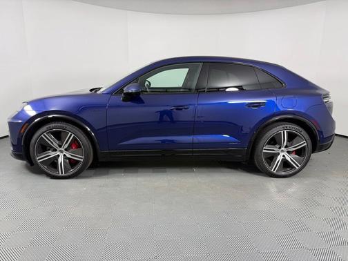 2025 Porsche Macan Turbo