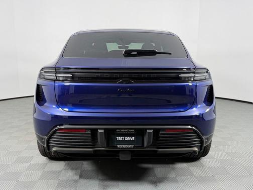 2025 Porsche Macan Turbo