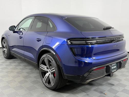 2025 Porsche Macan Turbo