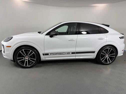 2025 Porsche Cayenne GTS