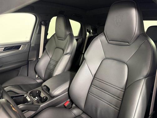 2025 Porsche Cayenne GTS