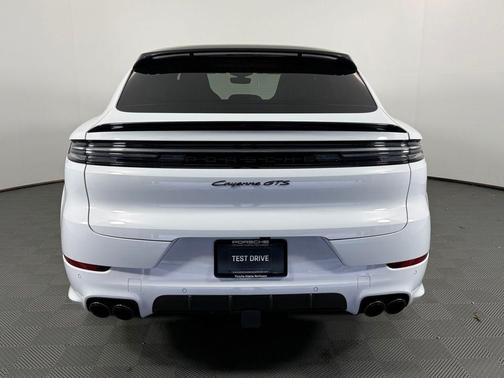 2025 Porsche Cayenne GTS