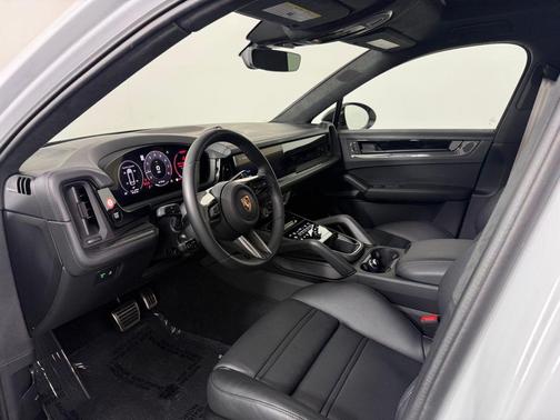 2025 Porsche Cayenne GTS