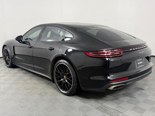 2019 Porsche Panamera Base