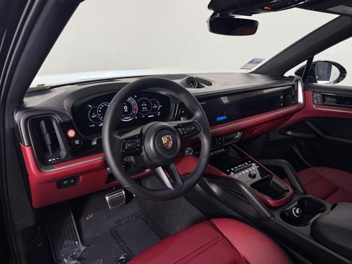 2025 Porsche Cayenne S Coupe AWD
