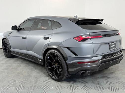 2024 Lamborghini Urus Performante