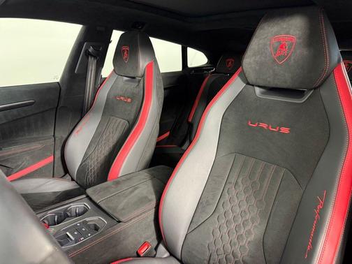 2024 Lamborghini Urus Performante
