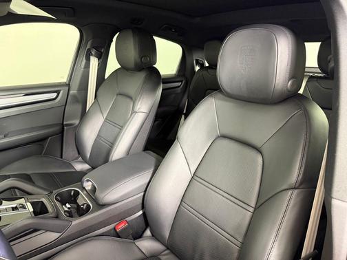 Moonlight Blue Metallic 2023 Porsche Cayenne Platinum Edition