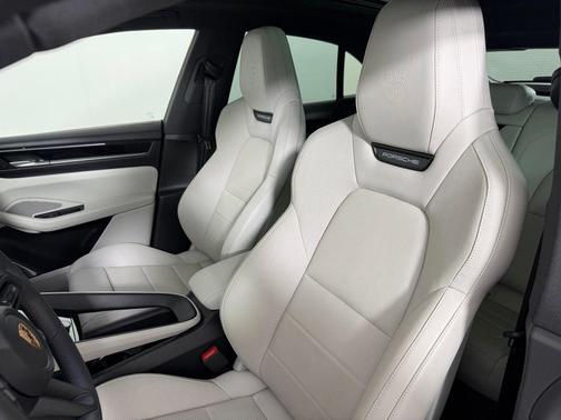 Gentian Blue Metallic 2025 Porsche Macan 4S