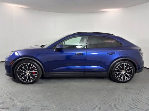Gentian Blue Metallic 2025 Porsche Macan 4S