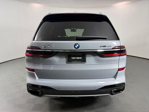 Brooklyn Gray Metallic 2023 BMW X7 xDrive40i