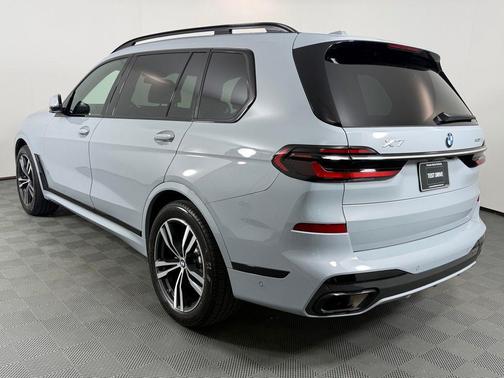 Brooklyn Gray Metallic 2023 BMW X7 xDrive40i